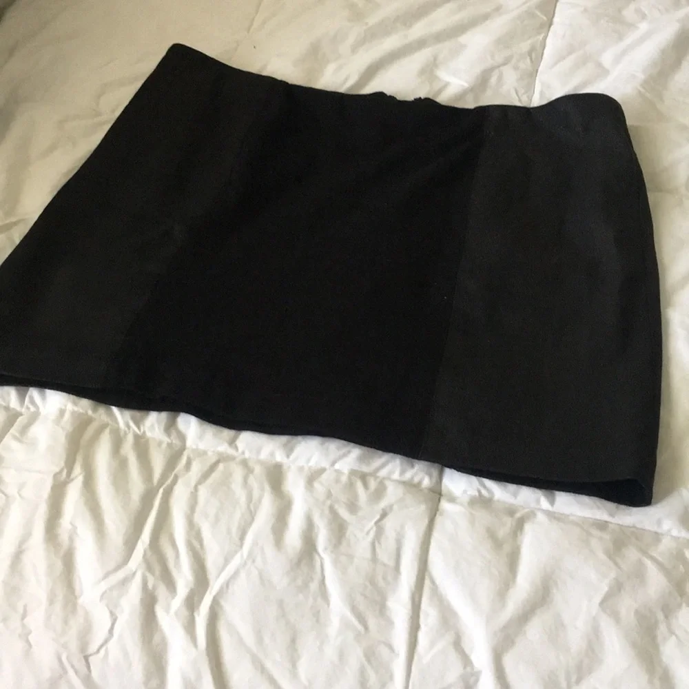 Alice + Olivia Black Paneled Mini Skirt - Picture 1 of 5